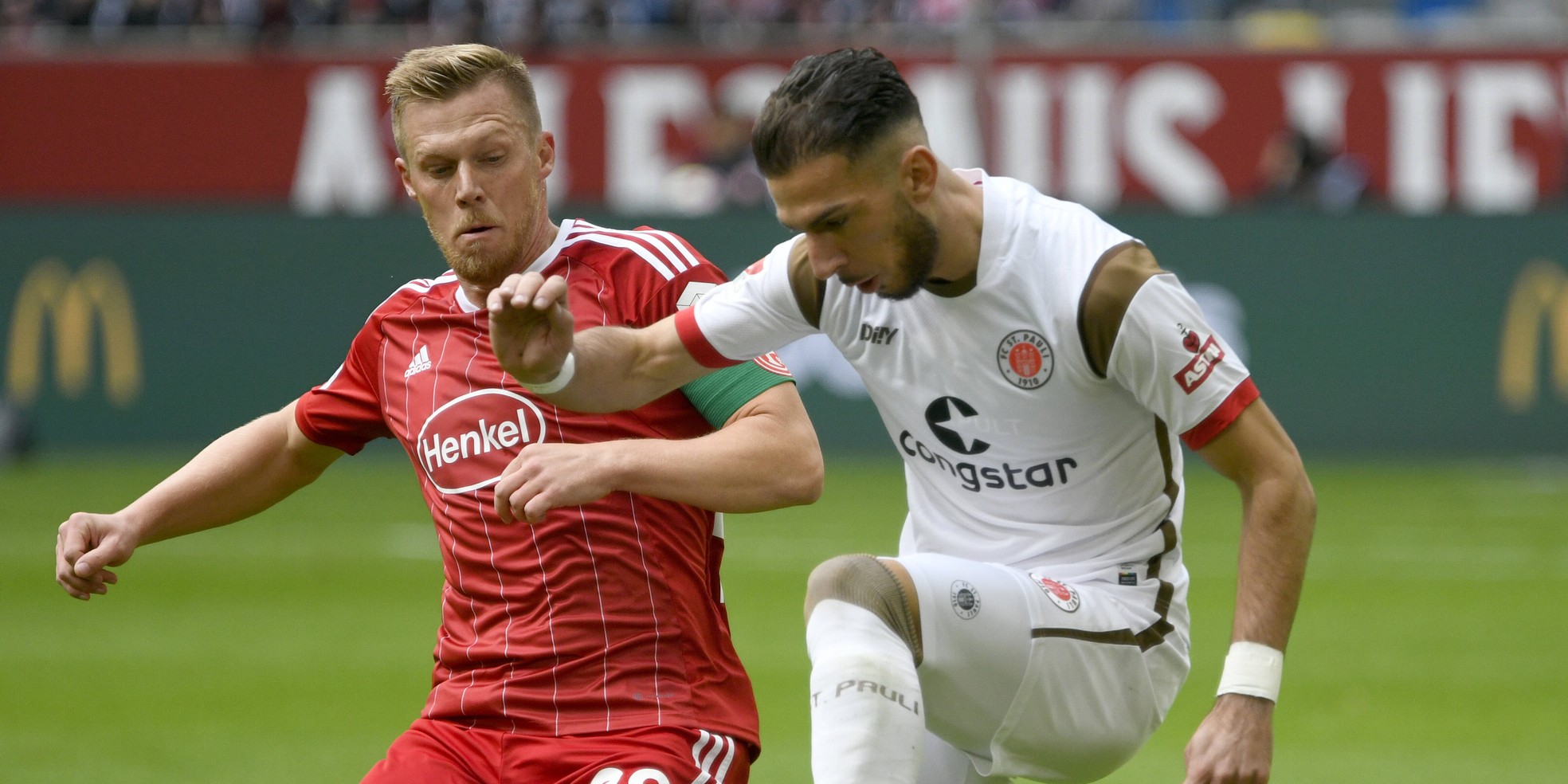 Transfergerüchte: Wechselt Paqarada zum 1. FC Köln?