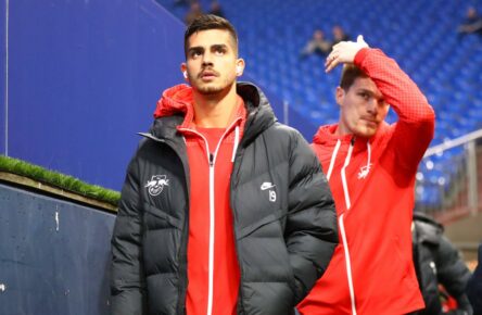 Andre Silva und Marcel Halstenberg von RB Leipzig