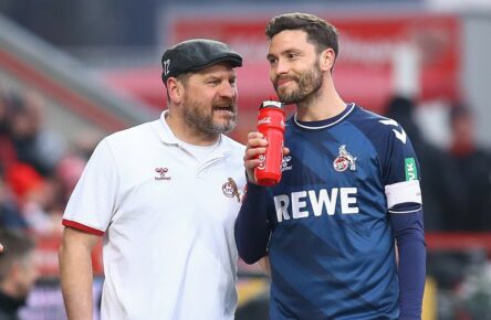Jonas Hector vom 1. FC Köln mit Trainer Steffen Baumgart