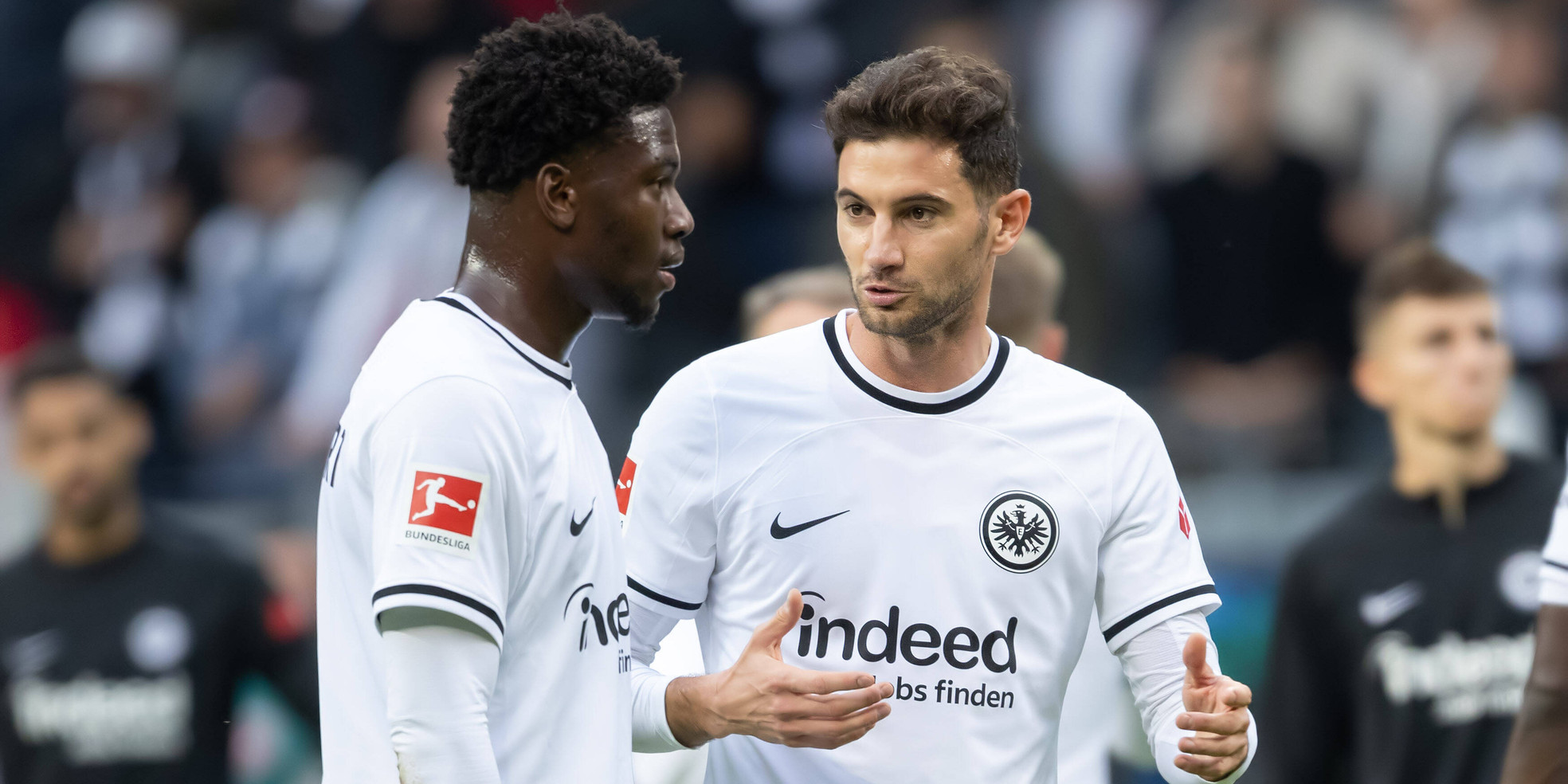 1. FC Köln an Faride Alidou von Eintracht Frankfurt (l.) interessiert