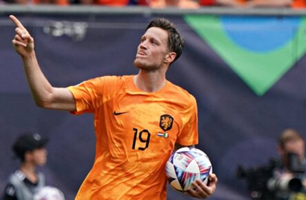 Transfergerüchte: Wout Weghorst steht vor einem Wechsel zurück in die Bundesliga
