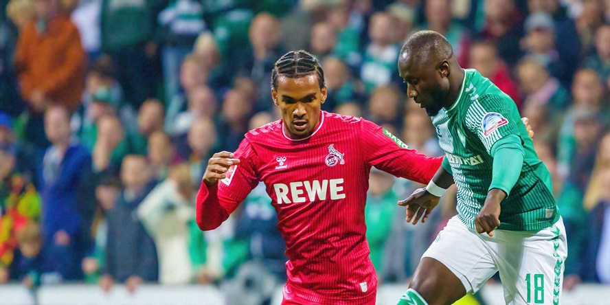 Damion Downs (1. FC Köln) im Duell mit Naby Keita (SV Werder Bremen)