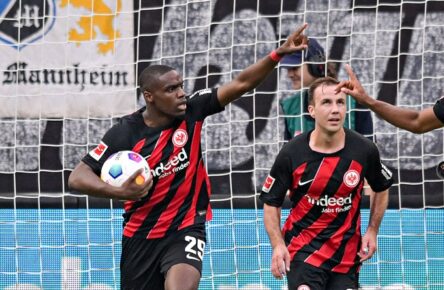 Eintracht Frankfurt: Neuzugänge Niels Nkounkou (bild) und Fares Chaibi