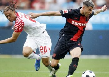 Stark in die Saison gestartet: Xavi Simons (RB Leipzig) und Exequiel Palacios (Bayer Leverkusen)