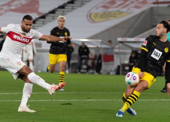 Josha Vagnoman vom VfB Stuttgart feiert gegen den BVB sein Comeback