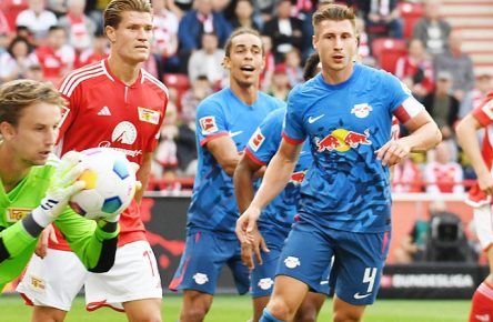 Bereit für die Bundesliga-Rückrunde: Frederik Rönnow (Union Berlin) und Willi Orban (RB Leipzig)
