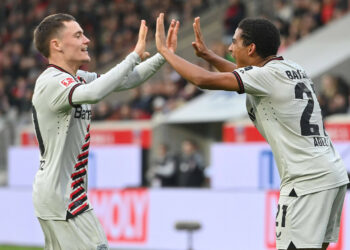 Florian Wirtz und Amine Adli von Bayer Leverkusen
