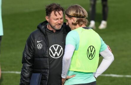 VfL Wolfsburg: Trainer Ralph Hasenhüttl und Abwehrmann Sebastiaan Bornauw