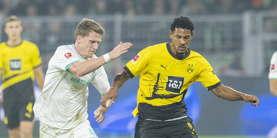 Kauftipps Jens Stage (SV Werder Bremen) und Sebastien Haller (BVB) im Duell.