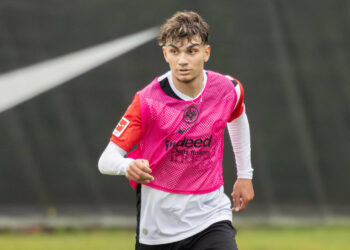 Can Uzun im Training von Eintracht Frankfurt