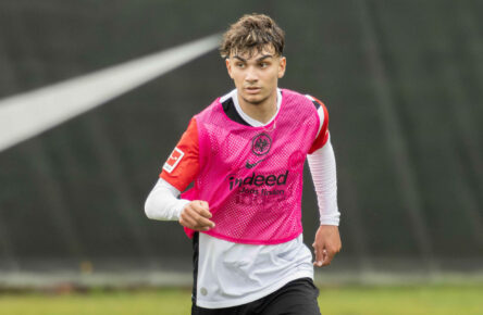 Can Uzun im Training von Eintracht Frankfurt