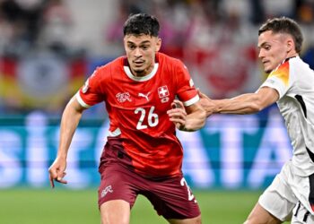 VfB Stuttgart: Neuzugang Fabian Rieder im Duell mit Florian Wirtz