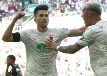 Elvis Rexhbecaj vom FC Augsburg