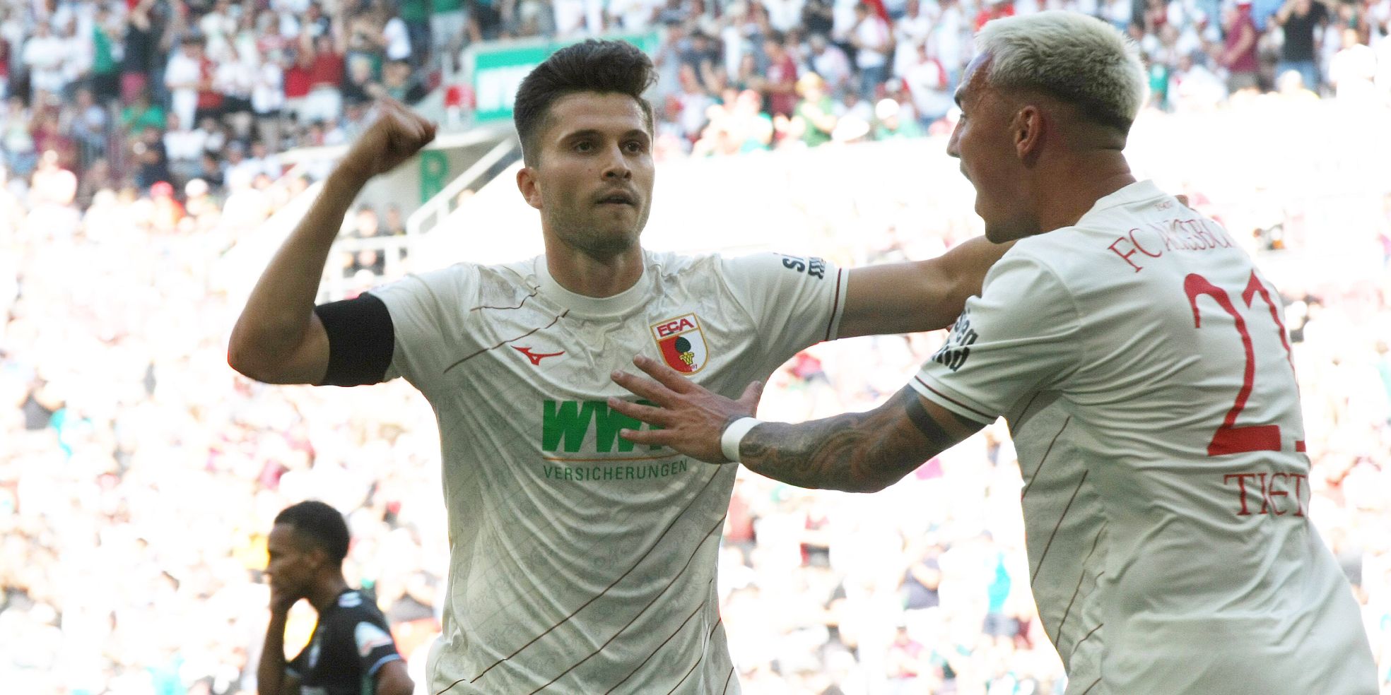 Elvis Rexhbecaj vom FC Augsburg