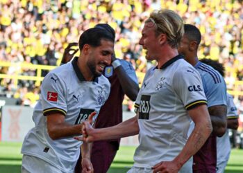 Testspiel: Emre Can und Julian Brandt (BVB) feiern