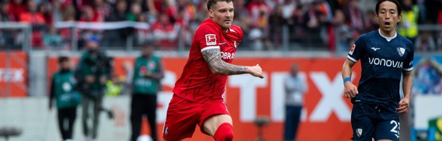 Lukas Kuebler SC Freiburg, 17 im Zweikampf mit Koji Miyoshi VfL Bochum, 23, GER, SC Freiburg SCF vs VfL Bochum BOC, Fussball Bundesliga, 3. Spieltag, Saison 2024/2025, 14.09.2024 DFB/DFL regulations prohibit any use of photographs as image sequences and/or quasi-video GER, SC Freiburg SCF vs VfL Bochum BOC, Fussball Bundesliga, 3. Spieltag, Saison 2024/2025, 14.09.2024 Freiburg *** Lukas Kuebler SC Freiburg, 17 in duel with Koji Miyoshi VfL Bochum, 23 , GER, SC Freiburg SCF vs VfL Bochum BOC , Soccer Bundesliga, Matchday 3, Saison 2024 2025, 14 09 2024 DFB DFL regulations prohibit any use of photographs as image sequences and or quasi video GER, SC Freiburg SCF vs VfL Bochum BOC , Soccer Bundesliga, Matchday 3, Saison 2024 2025, 14 09 2024 Freiburg Copyright: xEibner-Pressefoto/Memmlerx EP_MMR