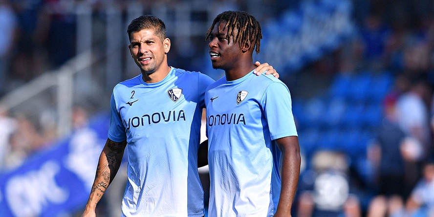 Geheimtipp Samuel Bamba Arm-in-Arm mit Cristian Gamboa (VfL Bochum).