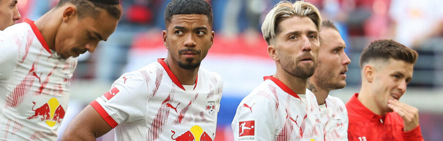 GER, 1.Bundesliga, RB Leipzig - 1.FC Union Berlin 14.09.2024, Leipzig, Red Bull Arena, GER, Saison 2024/ 2025, 1.Bundesliga, 03.Spieltag, RasenBallsport Leipzig vs 1.FC Union Berlin im Bild Yussuf Poulsen, Benjamin Henrichs, Kevin Kampl, David Raum und Nicolas Seiwald Leipzig ratlos nach dem Spiel DFL regulations prohibit any use of photographs as image sequences and/or quasi-video *** GER, 1 Bundesliga, RB Leipzig 1 FC Union Berlin 14 09 2024, Leipzig, Red Bull Arena, GER, Saison 2024 2025, 1 Bundesliga, 03 Spieltag, RasenBallsport Leipzig vs 1 FC Union Berlin im Bild Yussuf Poulsen, Benjamin Henrichs, Kevin Kampl, David Raum und Nicolas Seiwald Leipzig ratlos nach dem Spiel DFL regulations prohibit any use of photographs as image sequences and or quasi video