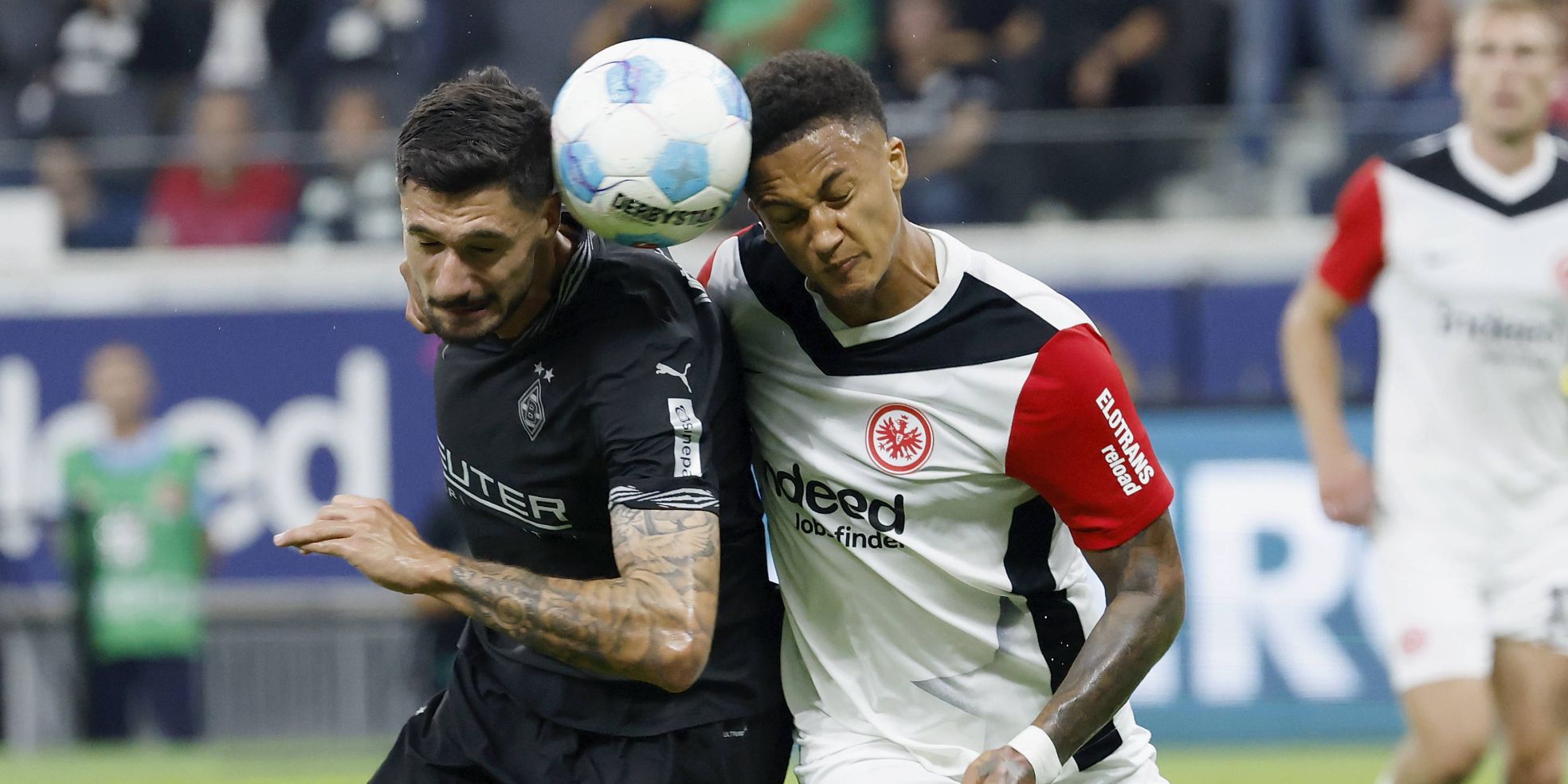 Tuta von Eintracht Frankfurt gegen Tim Kleindienst von Gladbach