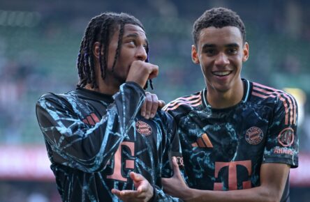 Michael Olise und Jamal Musiala vom FC Bayern