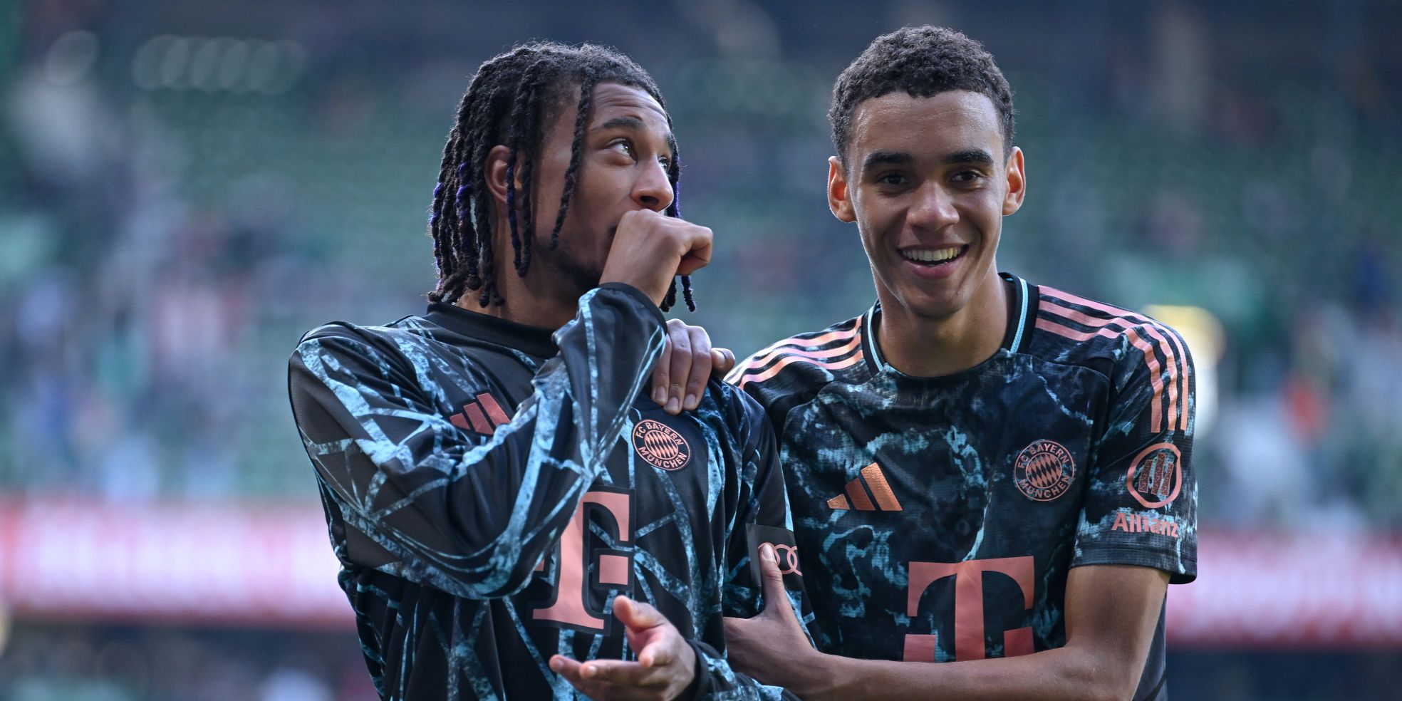 Michael Olise und Jamal Musiala vom FC Bayern