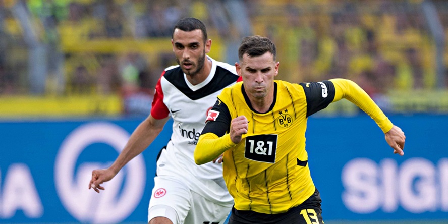 Ellyes Skhiri (Eintracht Frankfurt) im Duell mit Pascal Groß (Borussia Dortmund)