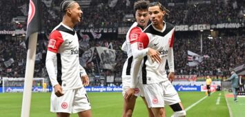 02.11.2024, xjrdrx, Fussball 1.Bundesliga, Eintracht Frankfurt - VfL Bochum emspor, v.l. Jean-Matteo Bahoya Eintracht Frankfurt, Nathaniel Brown Eintracht Frankfurt, Hugo Ekitike Eintracht Frankfurt celebrate the goal, Der Torjubel zum 1:0 DFL/DFB REGULATIONS PROHIBIT ANY USE OF PHOTOGRAPHS as IMAGE SEQUENCES and/or QUASI-VIDEO Frankfurt am Main *** 02 11 2024, xjrdrx, Fussball 1 Bundesliga, Eintracht Frankfurt VfL Bochum emspor, v l Jean Matteo Bahoya Eintracht Frankfurt , Nathaniel Brown Eintracht Frankfurt , Hugo Ekitike Eintracht Frankfurt celebrate the goal, Der Torjubel zum 1 0 DFL DFB REGULATIONS PROHIBIT ANY USE OF PHOTOGRAPHS as IMAGE SEQUENCES and or QUASI VIDEO Frankfurt am Main