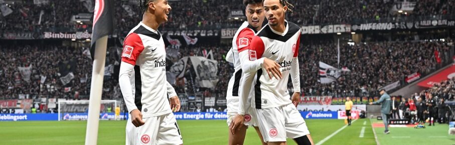 02.11.2024, xjrdrx, Fussball 1.Bundesliga, Eintracht Frankfurt - VfL Bochum emspor, v.l. Jean-Matteo Bahoya Eintracht Frankfurt, Nathaniel Brown Eintracht Frankfurt, Hugo Ekitike Eintracht Frankfurt celebrate the goal, Der Torjubel zum 1:0 DFL/DFB REGULATIONS PROHIBIT ANY USE OF PHOTOGRAPHS as IMAGE SEQUENCES and/or QUASI-VIDEO Frankfurt am Main *** 02 11 2024, xjrdrx, Fussball 1 Bundesliga, Eintracht Frankfurt VfL Bochum emspor, v l Jean Matteo Bahoya Eintracht Frankfurt , Nathaniel Brown Eintracht Frankfurt , Hugo Ekitike Eintracht Frankfurt celebrate the goal, Der Torjubel zum 1 0 DFL DFB REGULATIONS PROHIBIT ANY USE OF PHOTOGRAPHS as IMAGE SEQUENCES and or QUASI VIDEO Frankfurt am Main