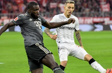 Etwas stärker als die Überraschung vom FC Augsburg: Upamecano (Bayern) und Grimaldo (Leverkusen)