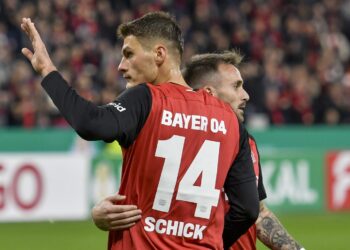 Patrik Schick & Aleix Garcia von Bayer Leverkusen