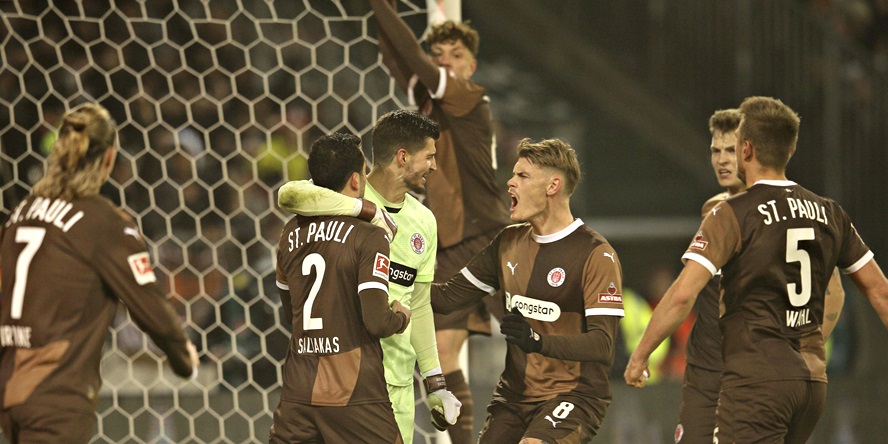 Der FC St. Pauli beim Jubeln gegen Kiel