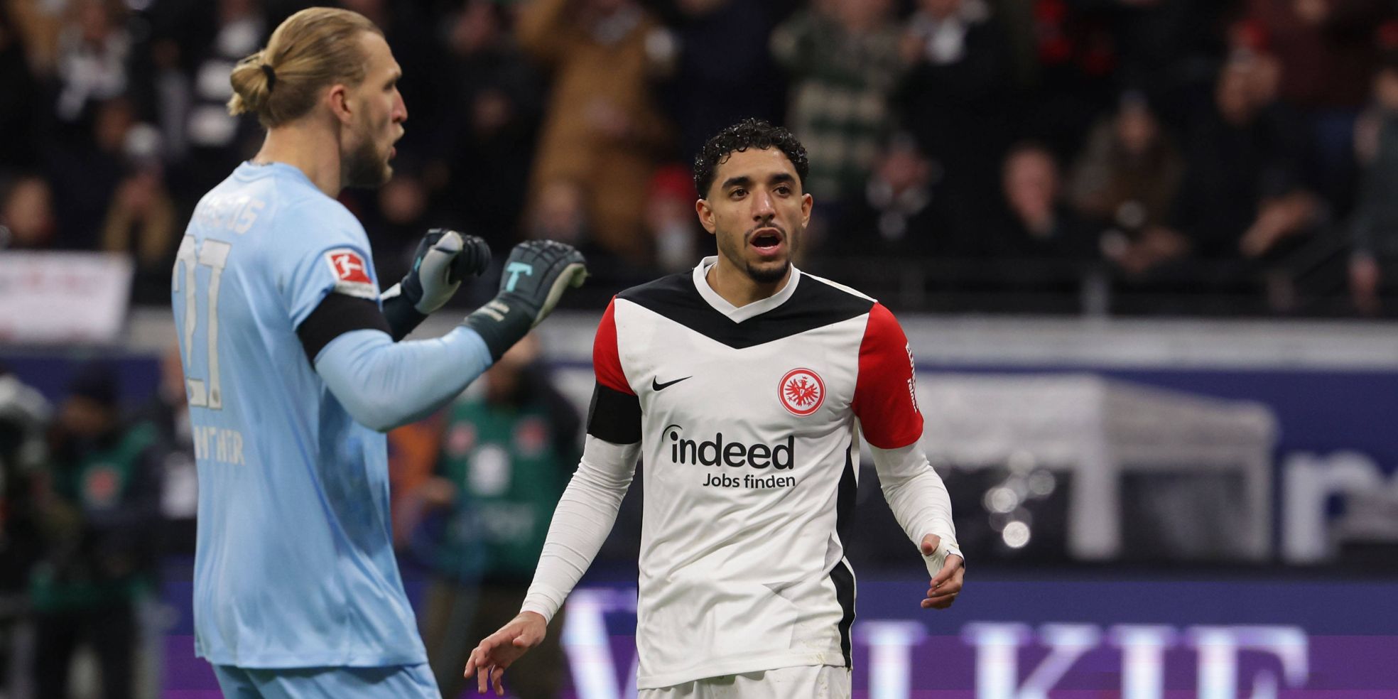 Omar Marmoush von Eintracht Frankfurt und Robin Zentner von Mainz 05