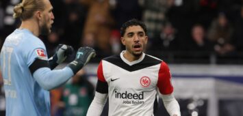 Omar Marmoush von Eintracht Frankfurt und Robin Zentner von Mainz 05