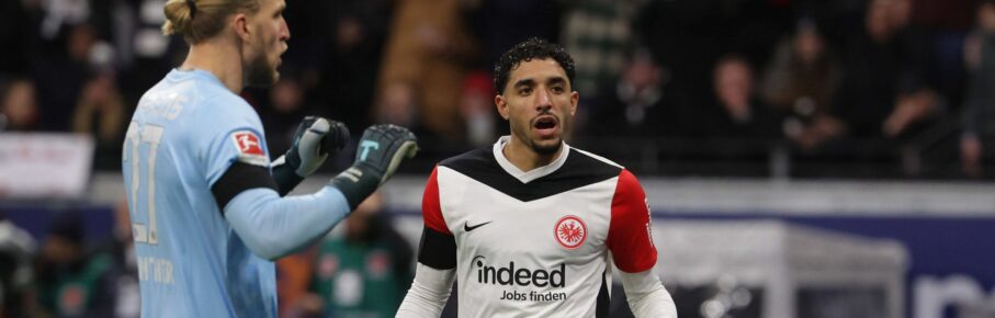 Omar Marmoush von Eintracht Frankfurt und Robin Zentner von Mainz 05