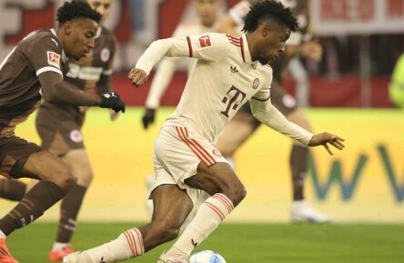 Kingsley Coman beim Spiel Bayern gegen St. Pauli