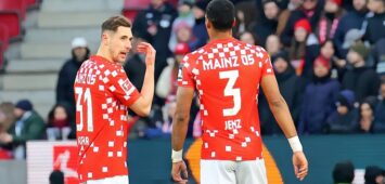 Mainz, Deutschland 11. Januar 2025: 1. BL - 2024/2025 - FSV Mainz 05 vs. VfL Bochum Im Bild: v. li. Dominik Kohr Mainz und Moritz Jenz Mainz besprechen sich waehrend einer Spielunterbrechung. // DFL regulations prohibit any use of photographs as image sequences and/or quasi-video // Mewa Arena Rheinland - Pfalz *** Mainz, Germany 11 January 2025 1 BL 2024 2025 FSV Mainz 05 vs VfL Bochum Pictured from left Dominik Kohr Mainz and Moritz Jenz Mainz discussing during a stoppage in play DFL regulations prohibit any use of photographs as image sequences and or quasi video Mewa Arena Rheinland Pfalz Copyright: xFotostandx/xRacochax