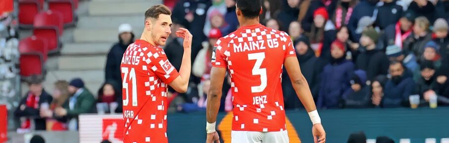 Mainz, Deutschland 11. Januar 2025: 1. BL - 2024/2025 - FSV Mainz 05 vs. VfL Bochum Im Bild: v. li. Dominik Kohr Mainz und Moritz Jenz Mainz besprechen sich waehrend einer Spielunterbrechung. // DFL regulations prohibit any use of photographs as image sequences and/or quasi-video // Mewa Arena Rheinland - Pfalz *** Mainz, Germany 11 January 2025 1 BL 2024 2025 FSV Mainz 05 vs VfL Bochum Pictured from left Dominik Kohr Mainz and Moritz Jenz Mainz discussing during a stoppage in play DFL regulations prohibit any use of photographs as image sequences and or quasi video Mewa Arena Rheinland Pfalz Copyright: xFotostandx/xRacochax