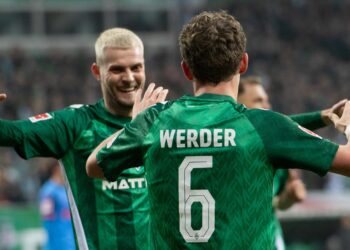 Jens Stage und Marvin Ducksch von Werder Bremen