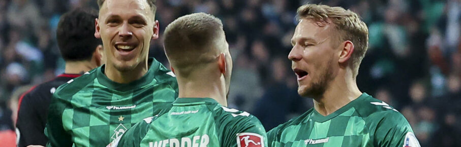 Marco Gruell Werder Bremen bejubelt seinen Treffer zum 1:0 mit Romano Schmid Werder Bremen, Bundesliga, SV Werder Bremen v 1. FC Union Berlin, Weser Stadium am 21. December 2024 in Bremen, Deutschland. Foto von Marco Steinbrenner/DeFodi Images Marco Gruell Werder Bremen celebrates after scoring his teams first goal with Romano Schmid Werder Bremen, Bundesliga, SV Werder Bremen v 1. FC Union Berlin, Weser Stadium, December 21, 2024 in Bremen, Germany. Photo by Marco Steinbrenner/DeFodi Images DFL regulations prohibit any use of photographs as image sequences and/or quasi-video. Defodi-700_bremen_union_20241221_173 *** Marco Gruell Werder Bremen celebrates his 1-0 goal with Romano Schmid Werder Bremen , Bundesliga, SV Werder Bremen v 1 FC Union Berlin, Weser Stadium, December 21, 2024 in Bremen, Germany Photo by Marco Steinbrenner DeFodi Images Marco Gruell Werder Bremen celebrates after scoring his teams first goal with Romano Schmid Werder Bremen , Bundesliga, SV Werder Bremen v 1 FC Union Berlin, Weser Stadium, December 21, 2024 in Bremen, Germany Photo by Marco Steinbrenner DeFodi Images DFL regulations prohibit any use of photographs as image sequences and or quasi video Defodi 700 bremen union 20241221 173 Defodi-700 DFL regulations prohibit any use of photographs as image sequences and/or quasi-video.