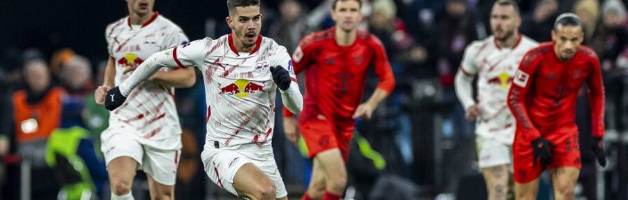 Leipzigs Andre Silva. Fussball 1. Bundesliga, 15. Spieltag: FC Bayern Muenchen - RB Leipzig. 20. Dezember 2024: Muenchen, Allianz Arena. FC Bayern Muenchen - RB Leipzig *** Leipzigs Andre Silva Soccer 1 Bundesliga, Matchday 15 FC Bayern Muenchen RB Leipzig 20 December 2024 Munich, Allianz Arena FC Bayern Muenchen RB Leipzig