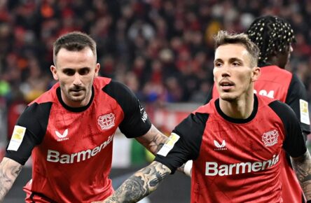 Aleix Garcia und Alejandro Grimaldo (Bayer 04 Leverkusen)