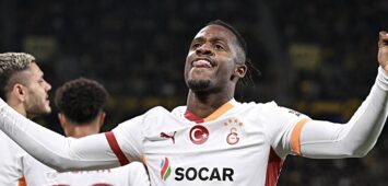 Eintracht Frankfurt: Neuzugang Michy Batshuayi jubelt im Trikot von Galatasaray