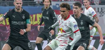 Leipzig, Deutschland 09. November 2024: 1.BL - 2024/2025 - RB Leipzig vs. Borussia Mönchengladbach Im Bild: v. li. im Zweikampf Julian Weigl Mönchengladbach,Antonio Nusa Leipzig und Philipp Sander Mönchengladbach /// DFL regulations prohibit any use of photographs as image sequences and/or quasi-video. /// Copyright: xFotostandx/xNachtigallx
