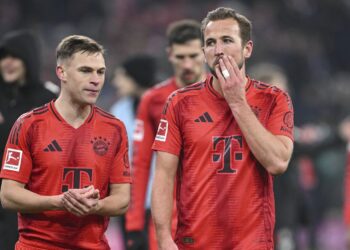 Joshua Kimmich und Harry Kane vom FC Bayern