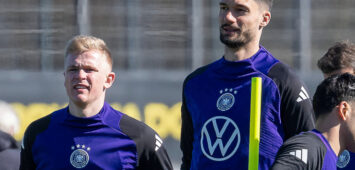 Transfergerücht bei Bayer 04 Leverkusen: Jonathan Burkardt (l.) mit DFB-Stürmerkollege Tim Kleindienst