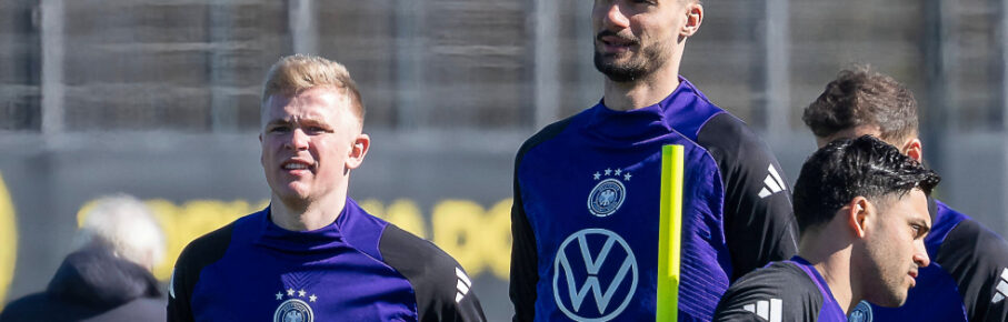 Transfergerücht bei Bayer 04 Leverkusen: Jonathan Burkardt (l.) mit DFB-Stürmerkollege Tim Kleindienst
