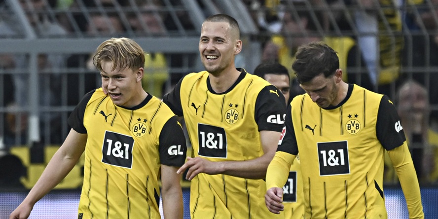 BVB einsortiert: Svensson, Anton und Groß feiern.