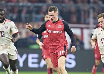 Florian Wirtz im Duell mit dem FC Bayern München