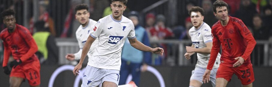 Fussball 1. Bundesliga Saison 2024/2025 17. Spieltag FC Bayern Muenchen - TSG 1899 Hoffenheim 15.01.2025 Tom Bischof Mitte, TSG 1899 Hoffenheim am Ball *** Soccer 1 Bundesliga Season 2024 2025 17 Matchday FC Bayern Muenchen TSG 1899 Hoffenheim 15 01 2025 Tom Bischof Center, TSG 1899 Hoffenheim on the ball
