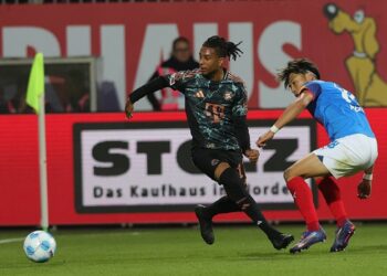 Michael Olise (Bayern München vs. Shuto Machino (Holstein Kiel)